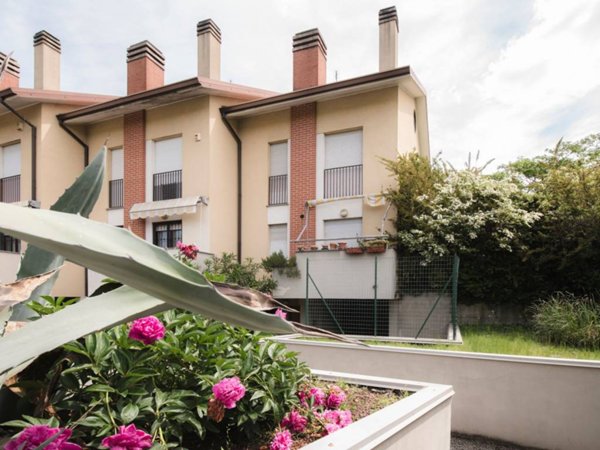 casa indipendente in vendita a Magnago in zona Bienate