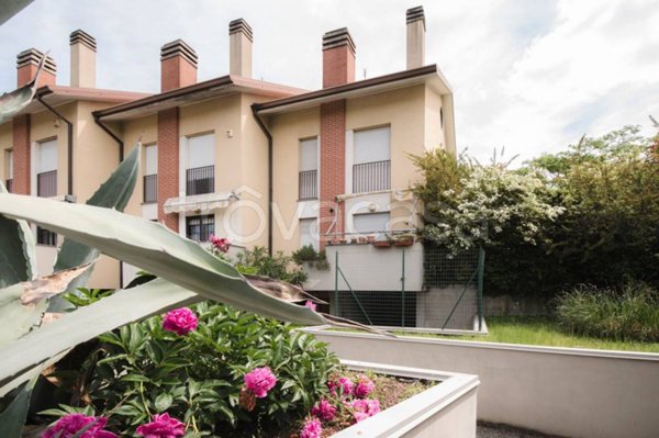 casa indipendente in vendita a Magnago in zona Bienate