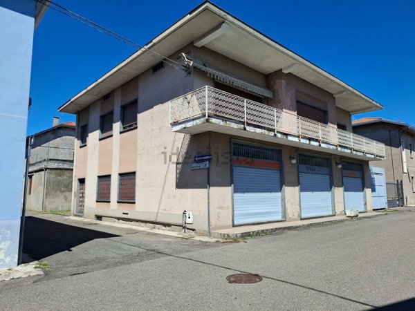 intera palazzina in vendita a Magnago in zona Bienate