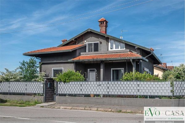 casa indipendente in vendita a Magnago in zona Bienate