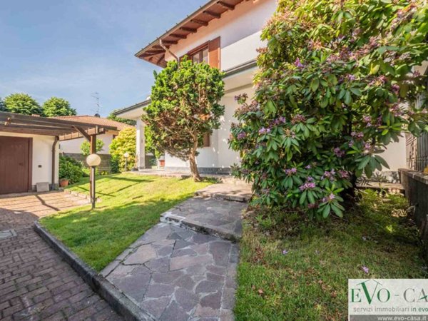 casa indipendente in vendita a Magnago in zona Bienate