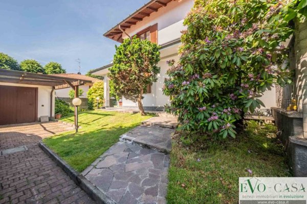 casa indipendente in vendita a Magnago in zona Bienate