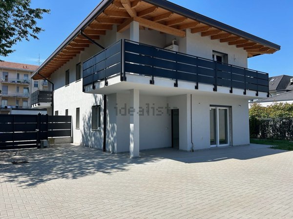 casa indipendente in vendita a Magnago in zona Bienate