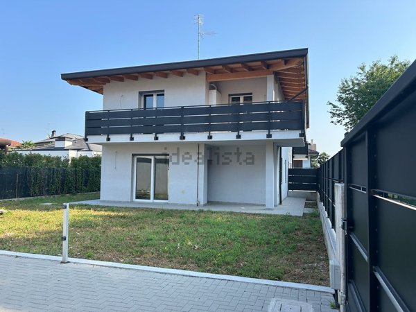 casa indipendente in vendita a Magnago in zona Bienate