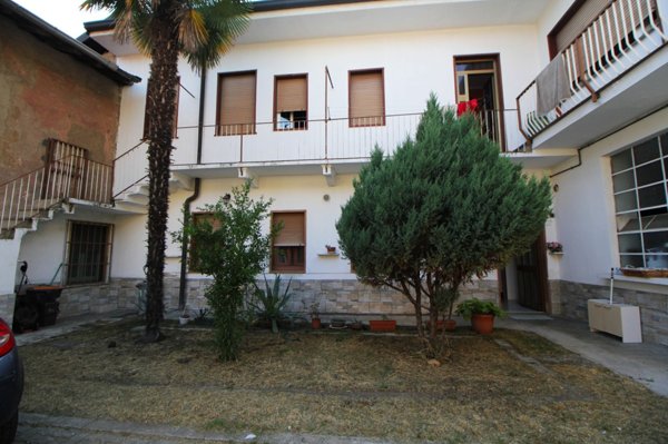 appartamento in vendita a Magnago in zona Bienate