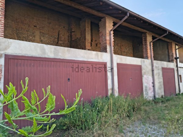 casale in vendita a Magnago in zona Bienate
