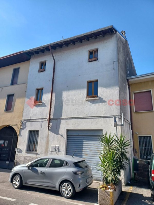appartamento in vendita a Magnago in zona Bienate