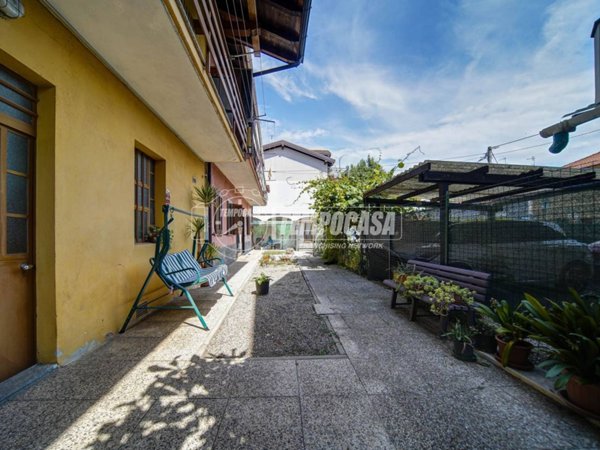 casa indipendente in vendita a Magnago