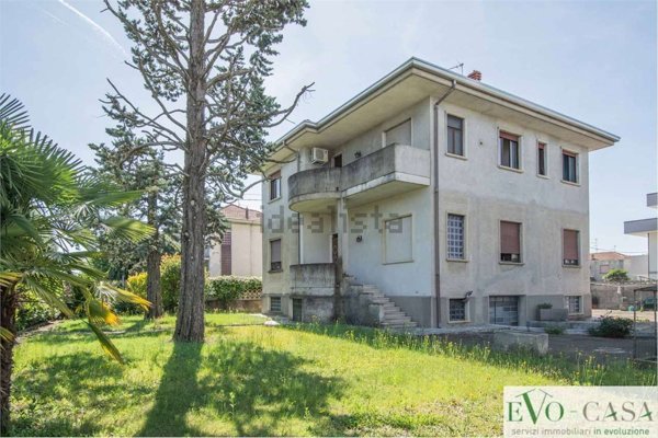 appartamento in vendita a Magnago in zona Bienate