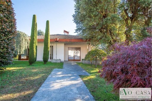 casa indipendente in vendita a Magnago
