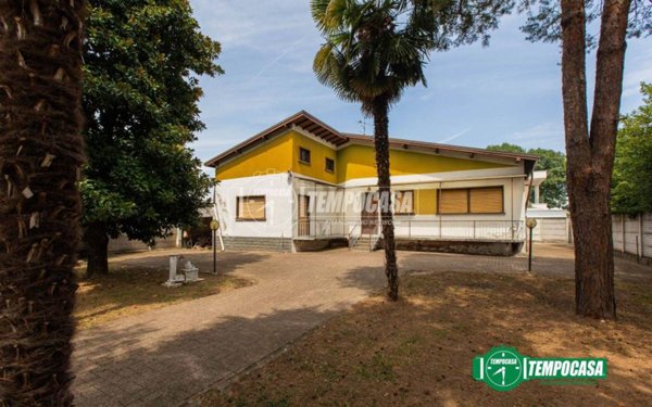 casa indipendente in vendita a Magnago in zona Bienate