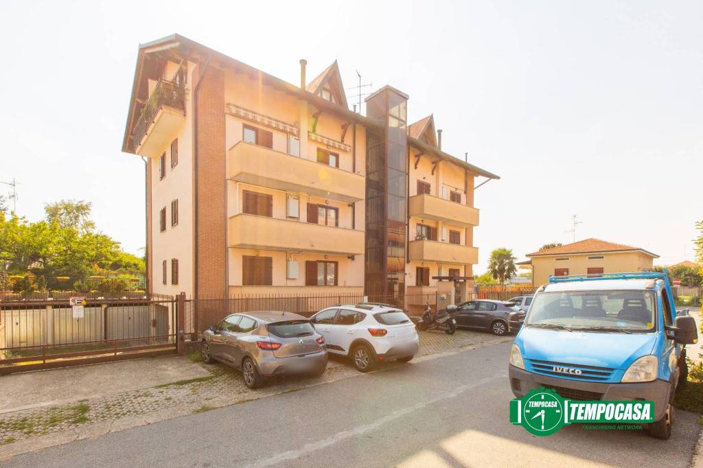appartamento in vendita a Magnago in zona Bienate