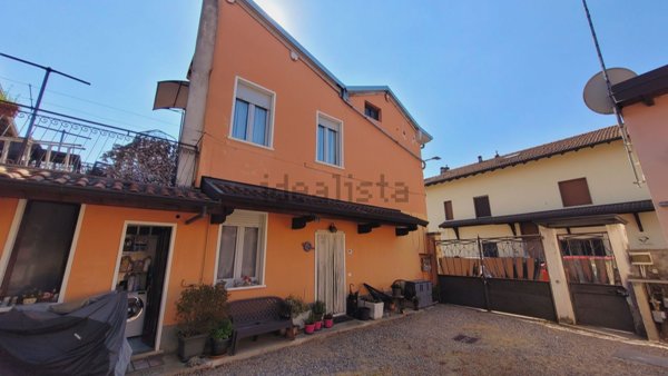 appartamento in vendita a Magnago in zona Bienate