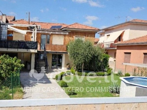 casa indipendente in vendita a Magnago