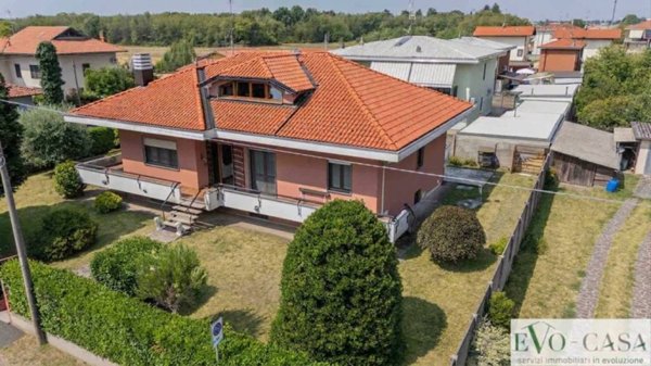casa indipendente in vendita a Magnago in zona Bienate