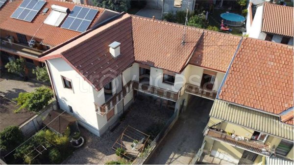 casa indipendente in vendita a Magnago in zona Bienate