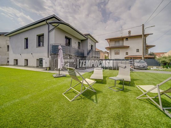 casa indipendente in vendita a Magnago