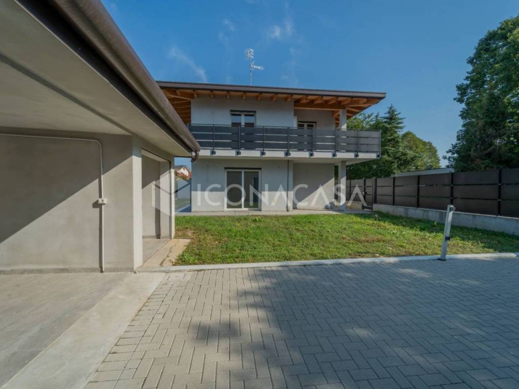 casa indipendente in vendita a Magnago in zona Bienate