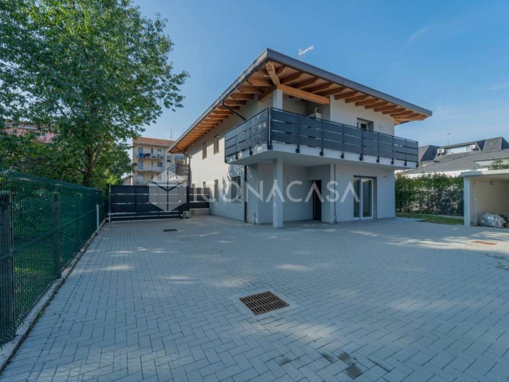 casa indipendente in vendita a Magnago in zona Bienate