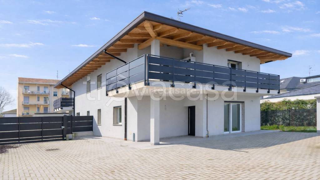casa indipendente in vendita a Magnago in zona Bienate