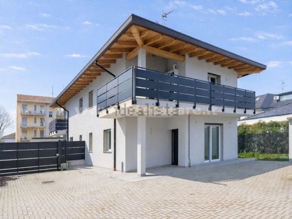 casa indipendente in vendita a Magnago in zona Bienate