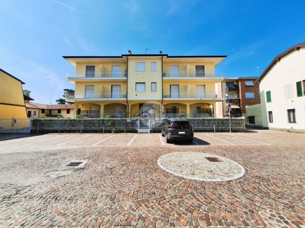 appartamento in vendita a Marcallo con Casone