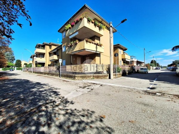 appartamento in vendita a Marcallo con Casone