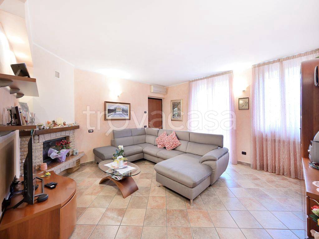 appartamento in vendita a Marcallo con Casone