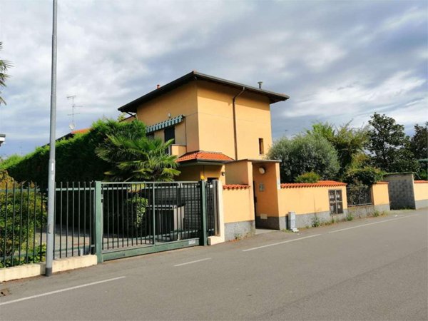 appartamento in vendita a Marcallo con Casone