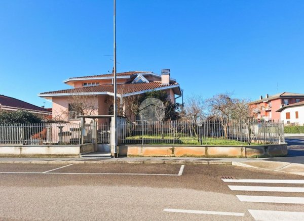 casa indipendente in vendita a Marcallo con Casone in zona Marcallo