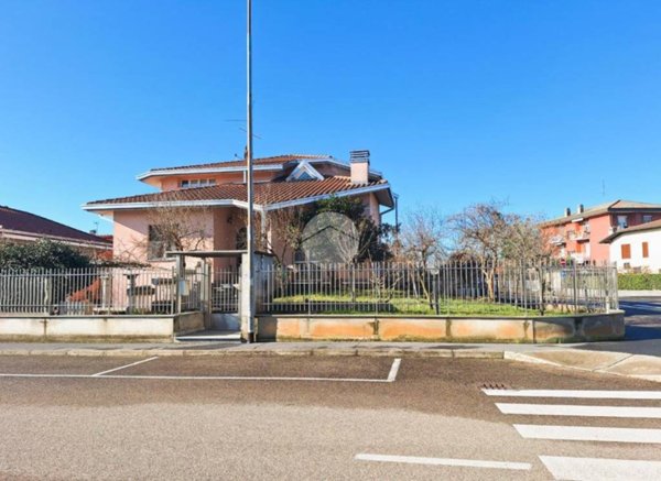 casa indipendente in vendita a Marcallo con Casone in zona Marcallo