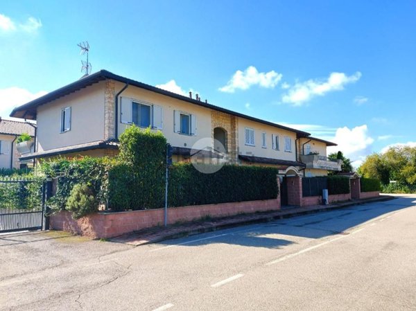 appartamento in vendita a Marcallo con Casone