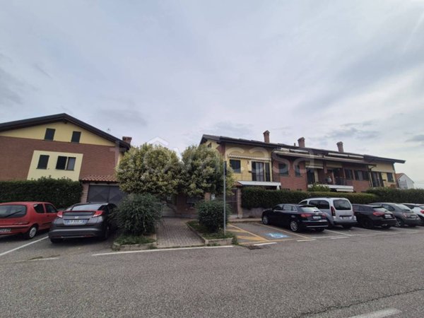 appartamento in vendita a Marcallo con Casone in zona Marcallo