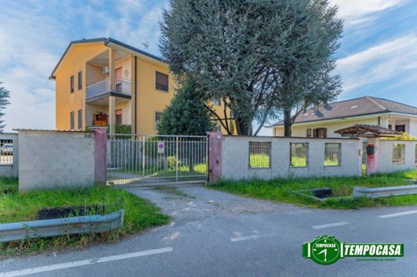 appartamento in vendita a Marcallo con Casone in zona Marcallo