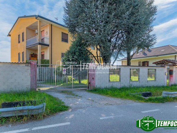 appartamento in vendita a Marcallo con Casone in zona Marcallo