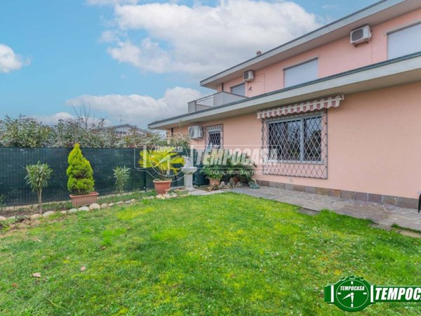 appartamento in vendita a Marcallo con Casone in zona Marcallo