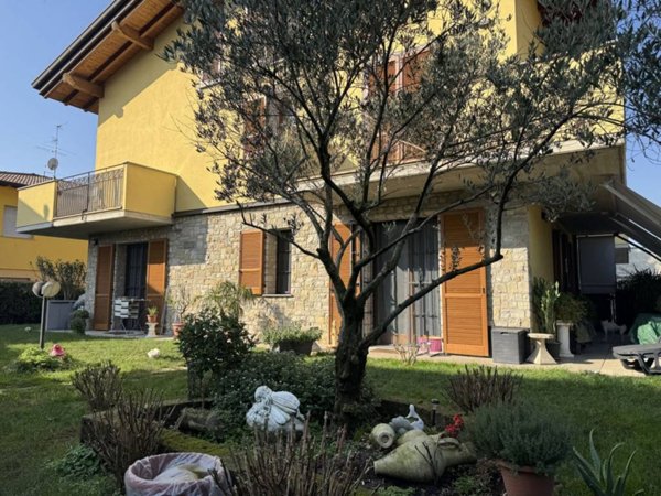 appartamento in vendita a Masate