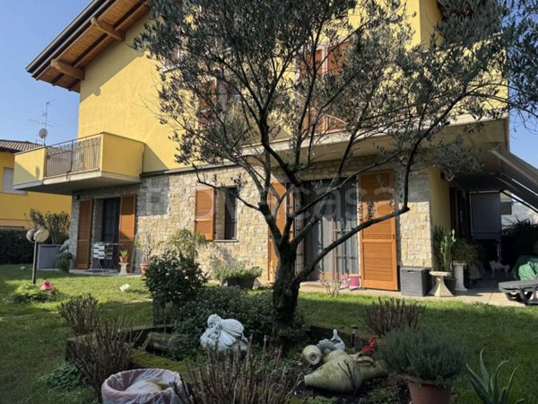 appartamento in vendita a Masate