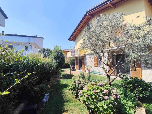 appartamento in vendita a Masate