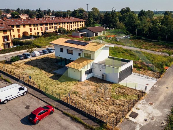 casa indipendente in vendita a Masate