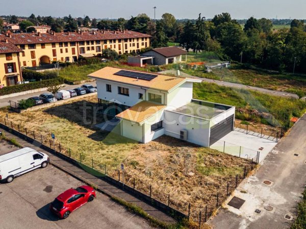 casa indipendente in vendita a Masate