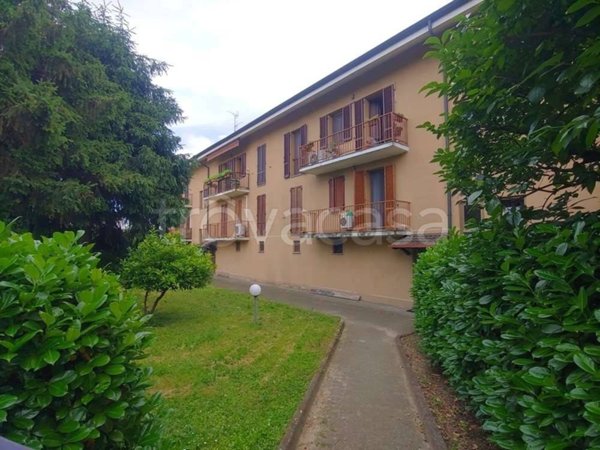 appartamento in vendita a Mediglia in zona Mombretto
