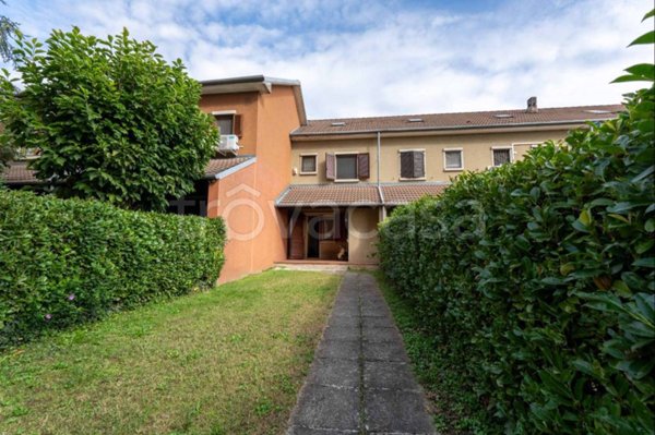 casa indipendente in vendita a Mediglia in zona Vigliano