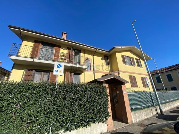 appartamento in vendita a Mediglia in zona Bustighera