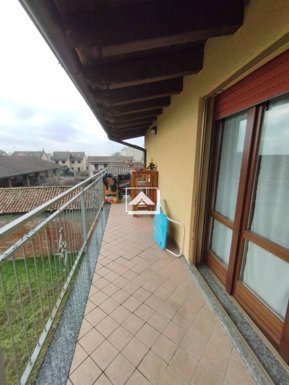 appartamento in vendita a Mediglia in zona Bustighera