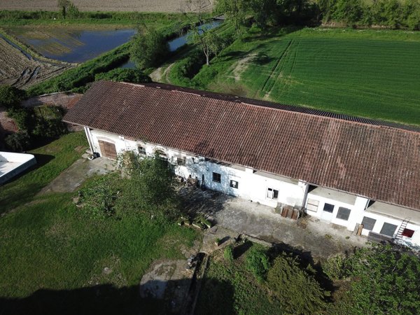 casale in vendita a Mediglia