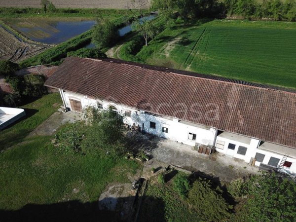 casale in vendita a Mediglia