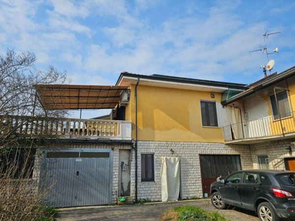 appartamento in vendita a Mediglia in zona Bustighera
