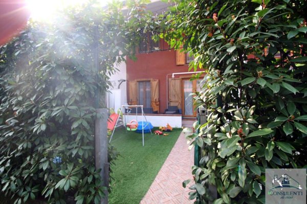 casa indipendente in vendita a Mediglia in zona Mombretto