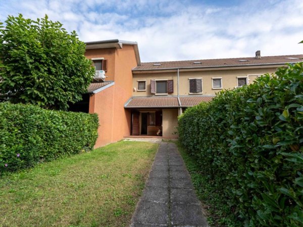 casa indipendente in vendita a Mediglia in zona Vigliano